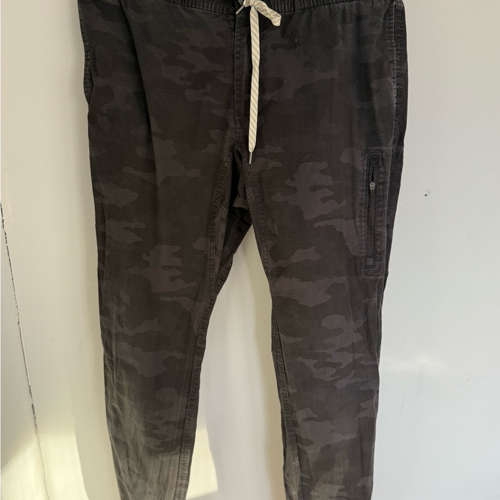 Vuori Men's Camouflage Jogger Pants XL